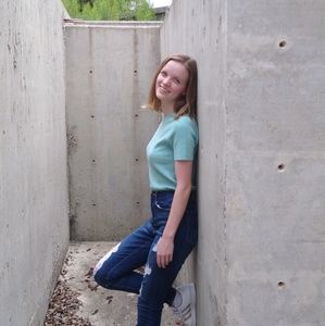 Meet your Posher, Cassandra